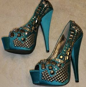 Wild pair Torquoise pumps